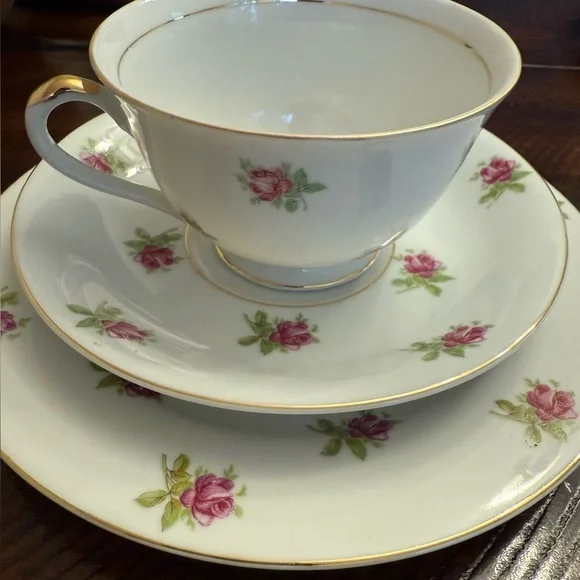Vintage Spring Rose Teacup + Saucer • 6 pieces - Picture 6 of 11
